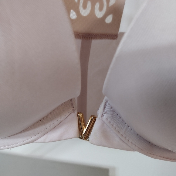 ✨🖤 Victoria’s Secret Racerback Push-Up Bra | Sleek Lift, Luxe Lace 💫size 34D - Picture 6 of 8